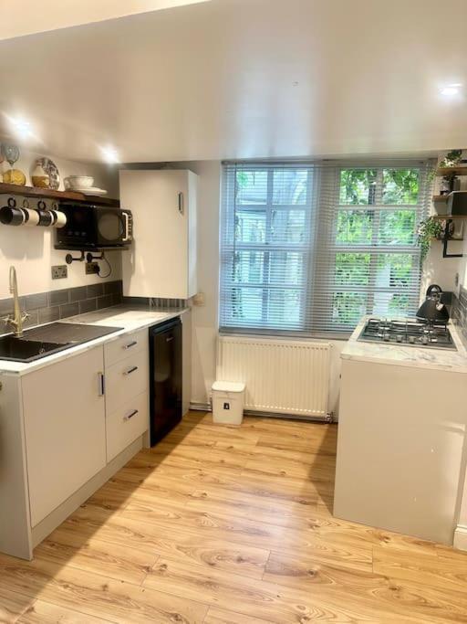 Cosy Stylish Studio Apartment Trowbridge Ngoại thất bức ảnh
